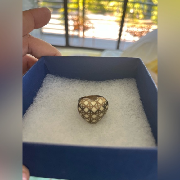 DIOR VINTAGE ENAMEL CANNAGE HEART COCKTAIL RING - Picture 4 of 8